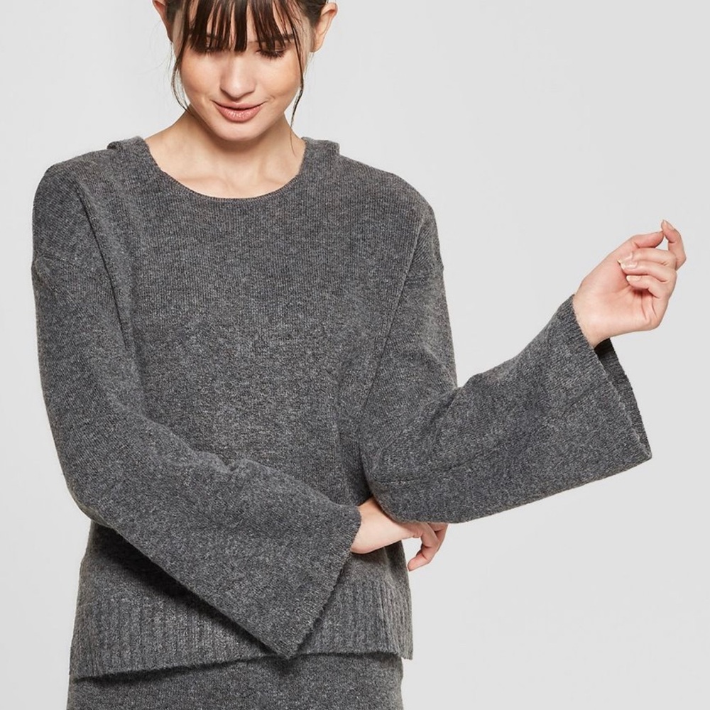 Prologue hooded sweater